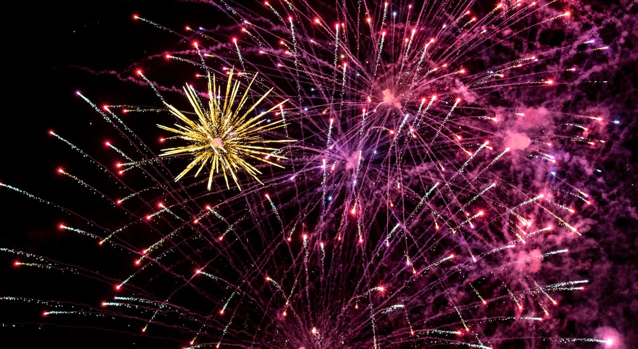 Bonfire-Night-near-me-2025-Essex-Burnham-Waters-round-up - pink and yellow fireworks in the sky