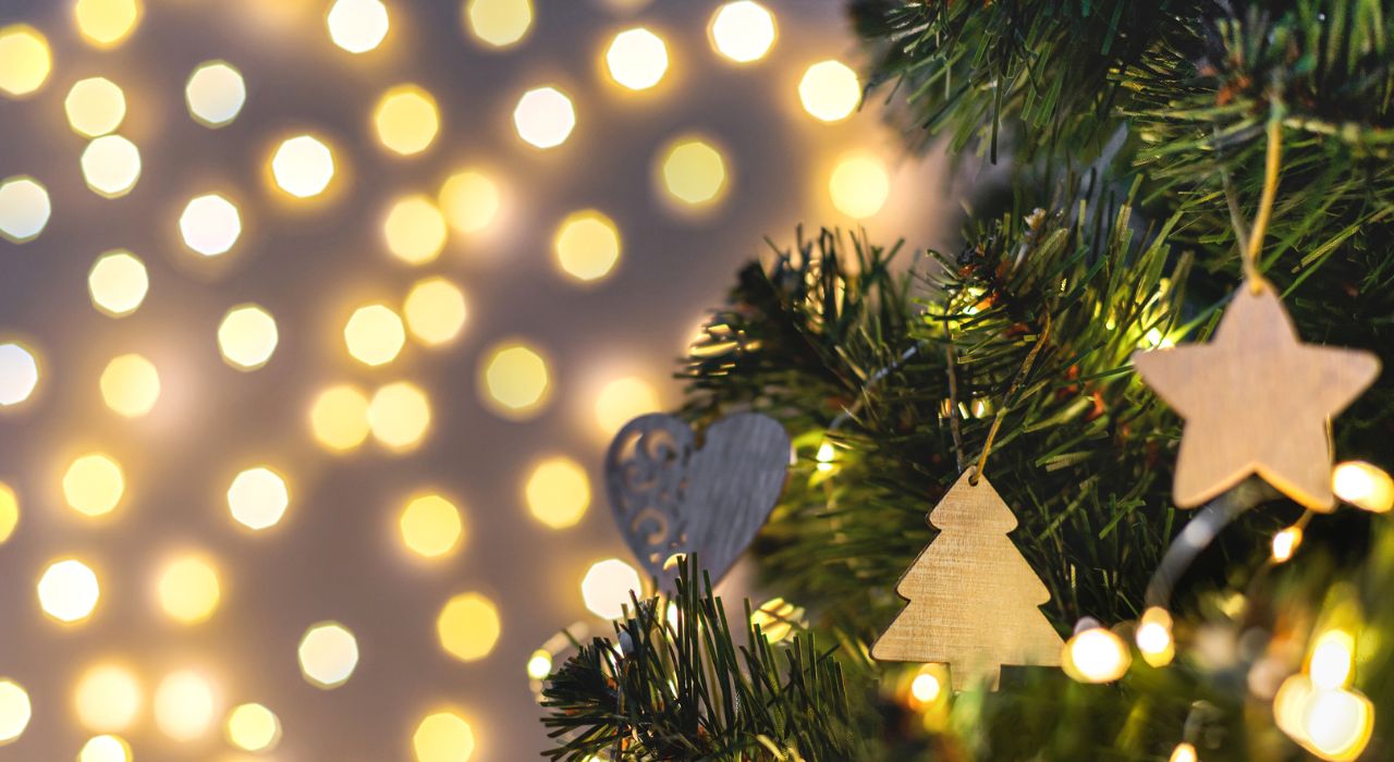 Christmas things going on near me 2025 in Essex. Christmas tree with decorations and twinkling lights behind.