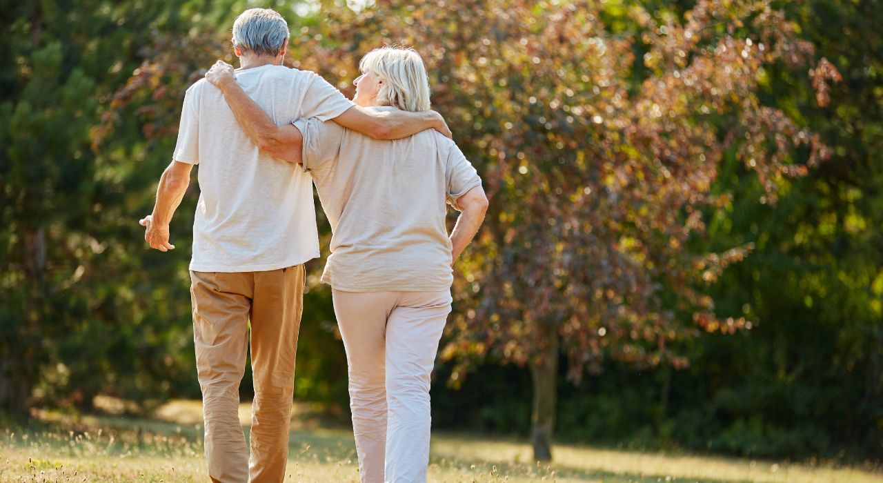 Retirement living - the best ways to enjoy retirement - couple walking