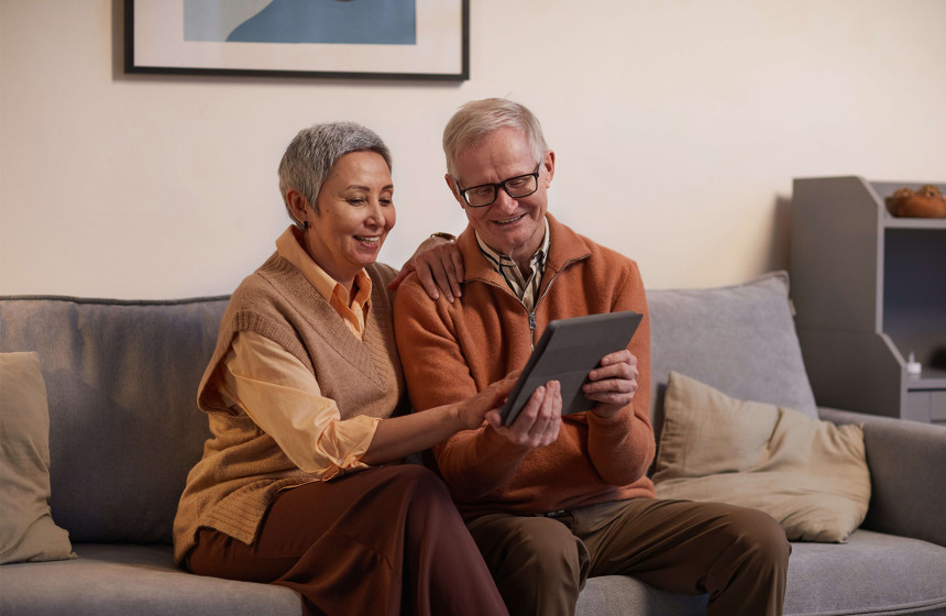 An image of 55 and using technology at new retirement village Burnham Waters