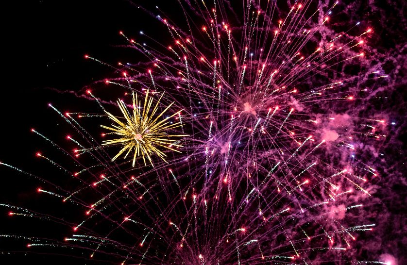 Bonfire-Night-near-me-2025-Essex-Burnham-Waters-round-up - pink and yellow fireworks in the sky