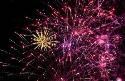 Bonfire-Night-near-me-2025-Essex-Burnham-Waters-round-up - pink and yellow fireworks in the sky