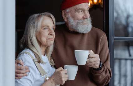 An image of an older couple enjoying a cup of tea in lifestyle retirement villages.