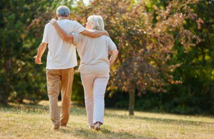 Retirement living - the best ways to enjoy retirement - couple walking